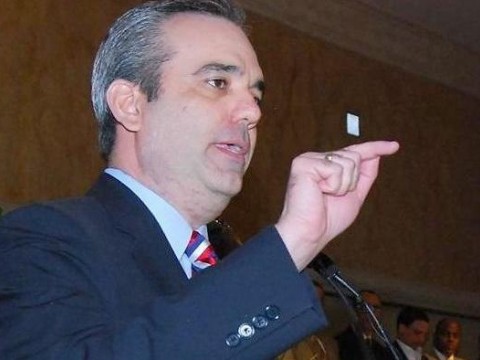 Abinader califica de &laquo;abuso&raquo; que los funcionarios del gobierno est&eacute;n en campa&ntilde;a