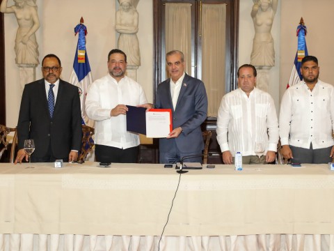 Presidente Abinader anuncia inicio titulaci&oacute;n de m&aacute;s de 43 millones de metros cuadrados en Parque Nacional Los Haitises y Reserva Forestal Loma Novillero, en Villa Altagracia