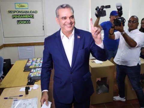 Presidente Abinader lamenta hechos violentos en elecciones municipales