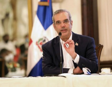 El presidente Abinader don&oacute; RD$19.4 millones de su salario en cuatro a&ntilde;os