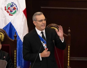 Abinader tiene que inaugurar 30 obras este mes para no violar la ley electoral.