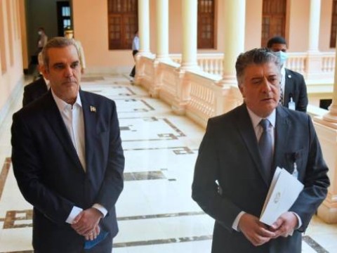 Abinader lanza advertencia a delincuentes "el gobierno enfrentar&aacute; toda estructura criminal&rdquo; 