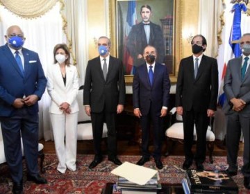 Presidente Medina y Luis Abinader sostienen reuni&oacute;n en palacio nacional 
