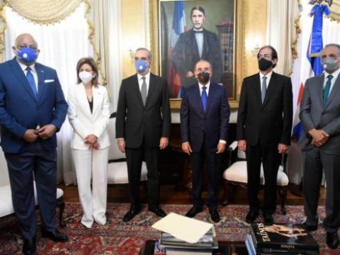 Presidente Medina y Luis Abinader sostienen reuni&oacute;n en palacio nacional 