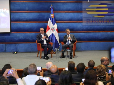 Presidente Abinader y expresidente Fern&aacute;ndez se re&uacute;nen para reforzar posici&oacute;n unificada ante la crisis haitiana