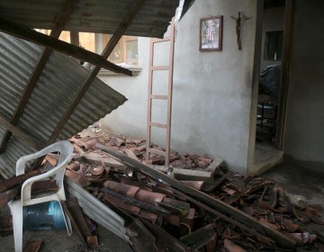 Familia en M&eacute;xico se salva de morir tras perder su casa por sismo del lunes