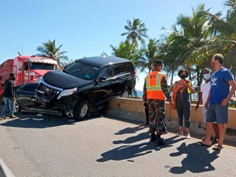 Se produce accidente m&uacute;ltiple en la autopista Las Am&eacute;ricas