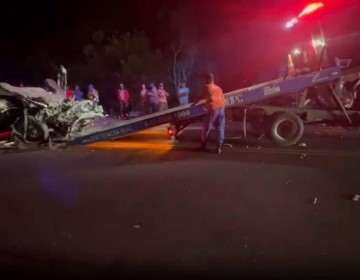 Dos camiones chocan en autov&iacute;a del Nordeste; hay tres muertos