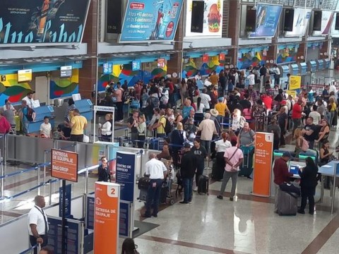Aeropuerto las Am&eacute;ricas presenta retrasos en vuelos luego de fallo en el sistema inform&aacute;tico en EEUU