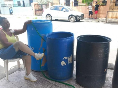 Residentes de Cristo Rey se quejan de la poca cantidad de agua que recibe el sector