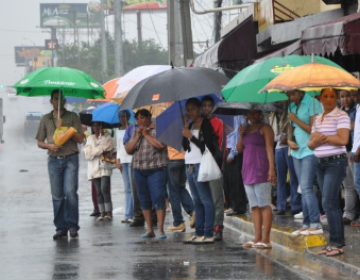 Vaguada y onda tropical inciden en el clima; mantienen alertas meteorol&oacute;gicas