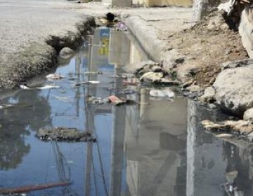 Aguas acumuladas en las calles multiplican poblaci&oacute;n mosquitos