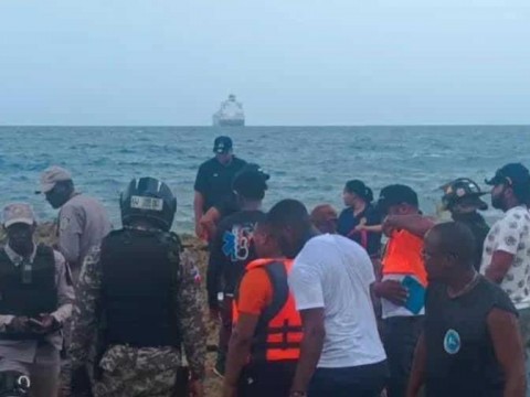 Hallan cad&aacute;ver de hombre flotando en las aguas del mar Caribe en San Pedro de Macor&iacute;s