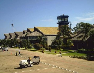 Var&iacute;an coerci&oacute;n a pasajera que le habr&iacute;an puesto equipaje con droga en aeropuerto Punta Cana