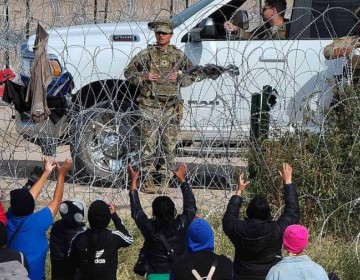 EE.UU. pide al Supremo poder cortar el alambre de p&uacute;as instalado por Texas en la frontera