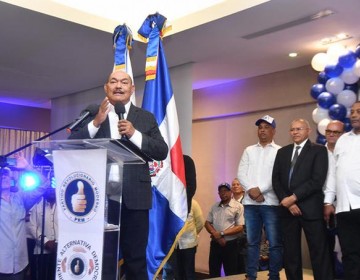 Alburquerque arremete contra gobierno al lanzar candidatura PRM