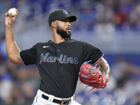 Alc&aacute;ntara lidera lucha por Cy Young
