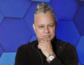 Mariano Aljadaqui: el muchacho de los 90 que se mantiene volando alto en el pop-rock