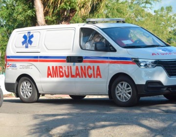 Autoridades entregan primera ambulancia a Yamas&aacute;