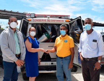 SNS entrega ambulancia a hospital de Pedernales para traslado de pacientes COVID-19