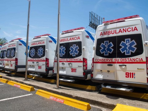 El Gobierno renta a la Cruz Roja ambulancias por m&aacute;s de RD$1,000 millones