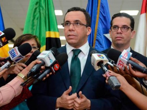 "En mi gesti&oacute;n no se cancel&oacute; ning&uacute;n profesor en ejercicio"