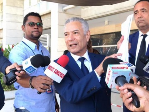 &Aacute;ngel Lockward en la fiscal&iacute;a: &ldquo;Si a alguien le di de mi dinero limpio fue al presidente Abinader&rdquo;