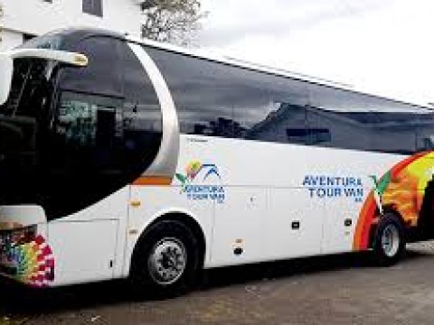 Transportistas tur&iacute;sticos dicen estar en quiebra porque no le otorgaron pr&eacute;stamos estatales
