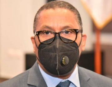 Ministro de Obras P&uacute;blicas justifica ascensos e inauguraciones