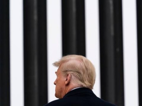 Twitter y Facebook gestionaron &ldquo;mal&rdquo; la desinformaci&oacute;n con Trump, afirma fundador de Wikipedia
