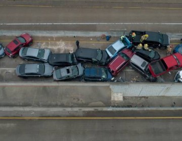Tormenta causa choque masivo que deja 5 muertos en Texas 