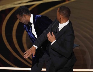 Chris Rock pone precio para hablar de la bofetada de Will Smith en televisi&oacute;n