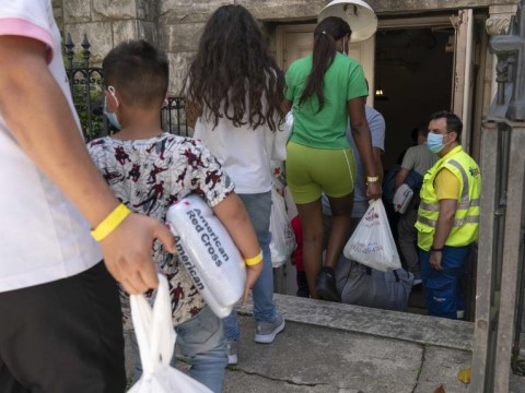 Nueva York denuncia que un tercio de los inmigrantes que viajan desde Texas lo hacen contra su voluntad