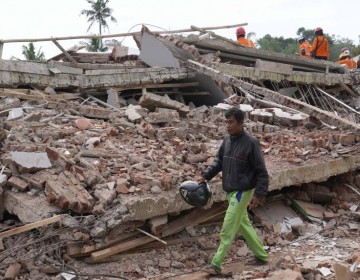 Indonesia cifra en 268 los muertos por el terremoto de 5,6 de magnitud