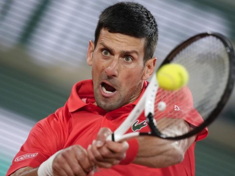Djokovic acorta un entrenamiento en Australia por dolor en isquiotibiales