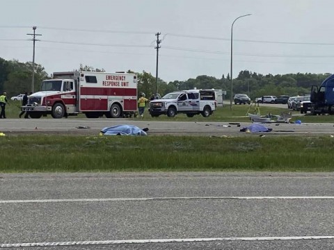 Al menos 15 muertos en un accidente entre un cami&oacute;n y un autob&uacute;s en Canad&aacute;