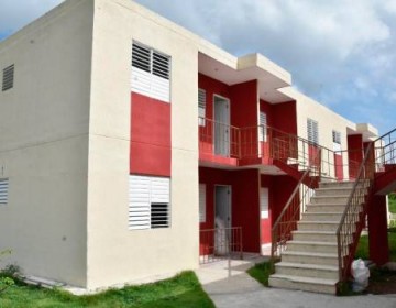 Denuncian desalojos de afectados de COVID-19 de apartamentos para entreg&aacute;rselos a pelede&iacute;stas