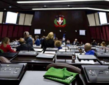 Diputados aprueban proyecto establece obligatoriedad de los debates electorales en el 2028