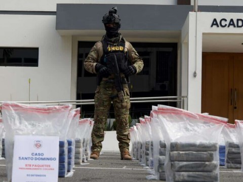  Tras larga persecuci&oacute;n, decomisan 978 paquetes de coca&iacute;na y detienen tres venezolanos en RD