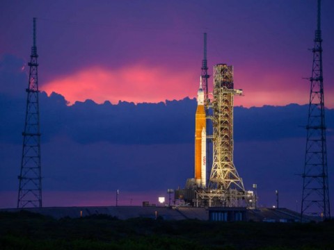 La NASA suspende lanzamiento del martes de nave a la Luna debido a tormenta