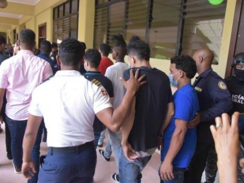 Aplazan otra vez medida de coerci&oacute;n contra seis implicados en asalto a sucursal del Banreservas