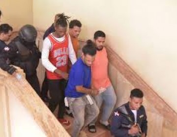 Un a&ntilde;o de prisi&oacute;n preventiva contra seis implicados en asalto a Banreservas en Santiago