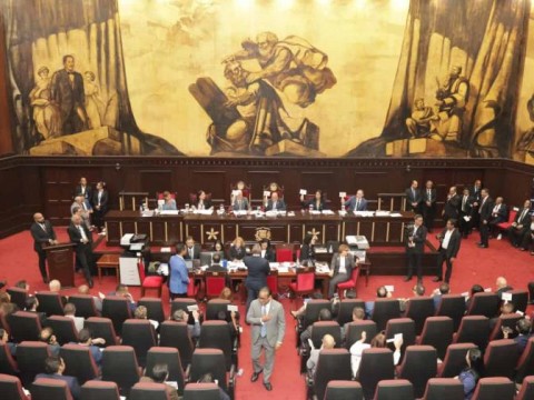 La Asamblea Nacional se reunir&aacute; todo el fin de semana para instaurar una nueva Constituci&oacute;n