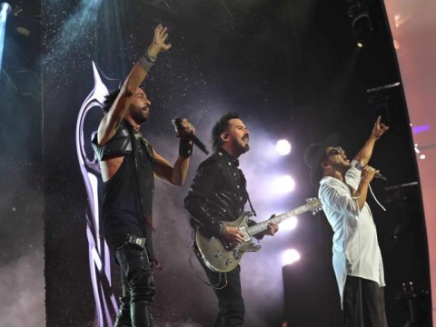 Grupo Camila deleita con sus hits en Premios Soberano 2024
