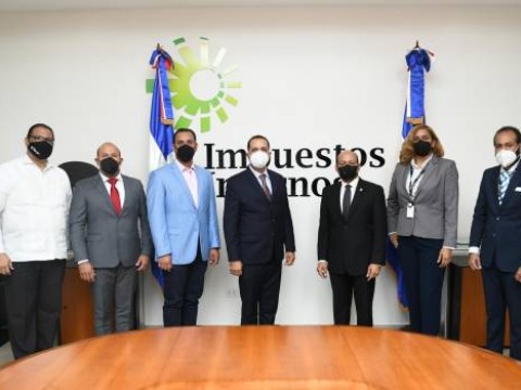 Apertura de la DGII es s aplaudida por exportadores de Veh&iacute;culos
