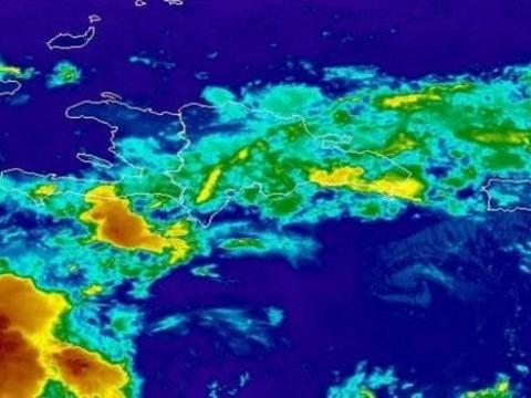 Efectos de potencial cicl&oacute;n y vaguada provocar&aacute;n aguaceros en el pa&iacute;s este lunes