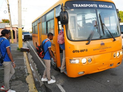 Piden a conductores a ceder paso a autobuses de Transporte Estudiantil