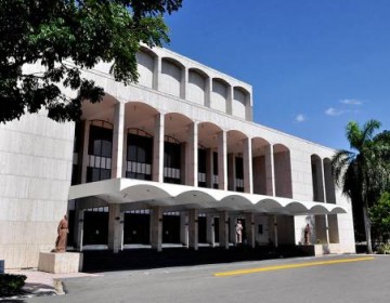 Nuevo revuelo: Personalidades de Santiago y director del Gran Teatro del Cibao se enfrentan por cambio de logo