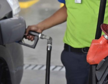 El gobierno bajar&aacute; precios de las gasolinas