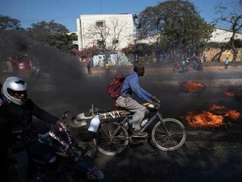 Un periodista muerto y 2 heridos de bala en una protesta en Hait&iacute;